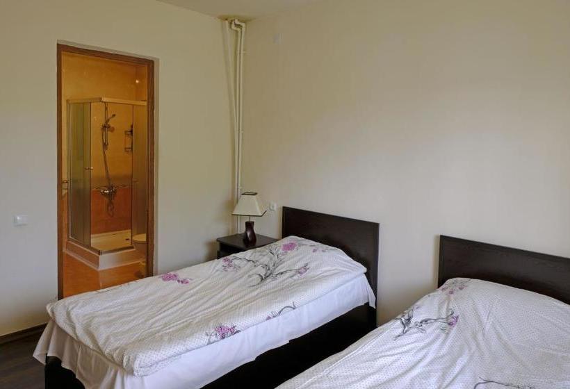 تختخواب و صبحانه Chez Yvette