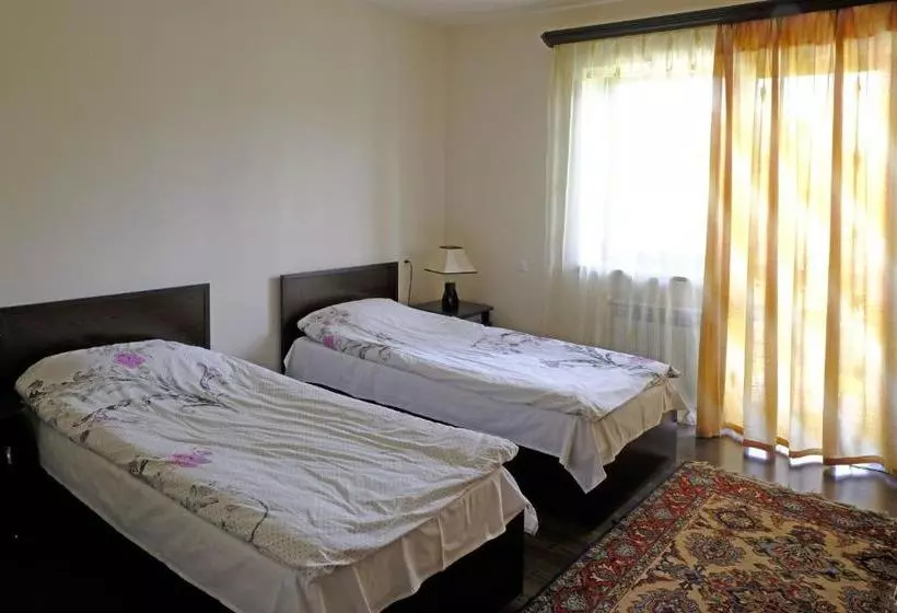 تختخواب و صبحانه Chez Yvette