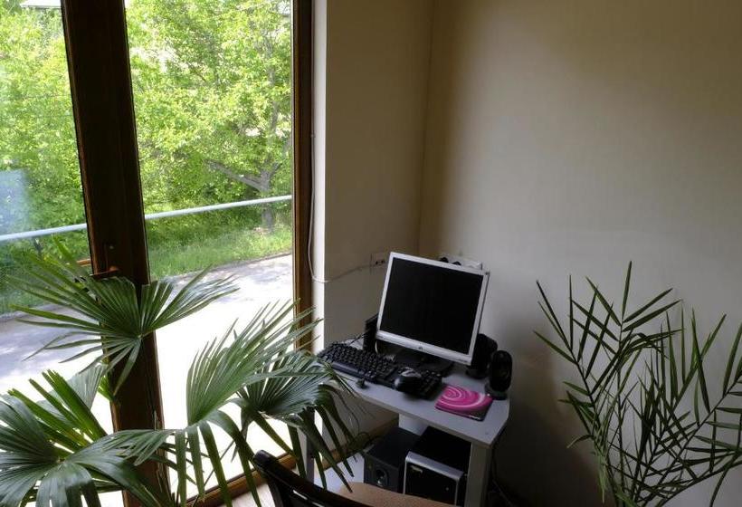 تختخواب و صبحانه Chez Yvette