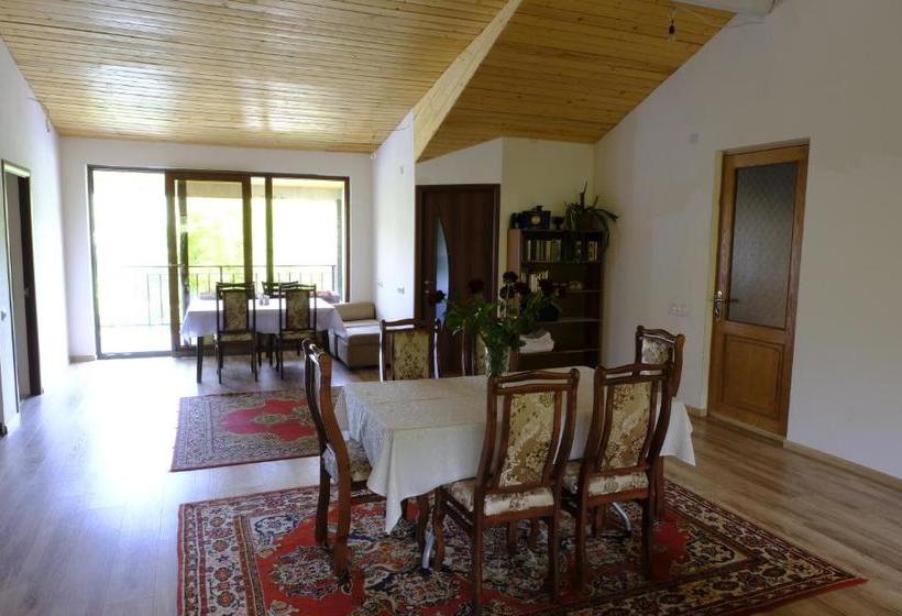 تختخواب و صبحانه Chez Yvette