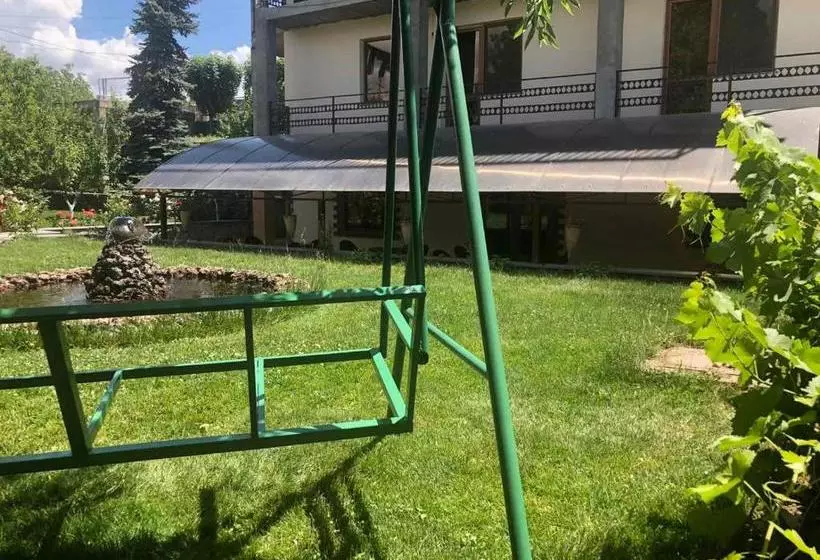 تختخواب و صبحانه Chez Yvette