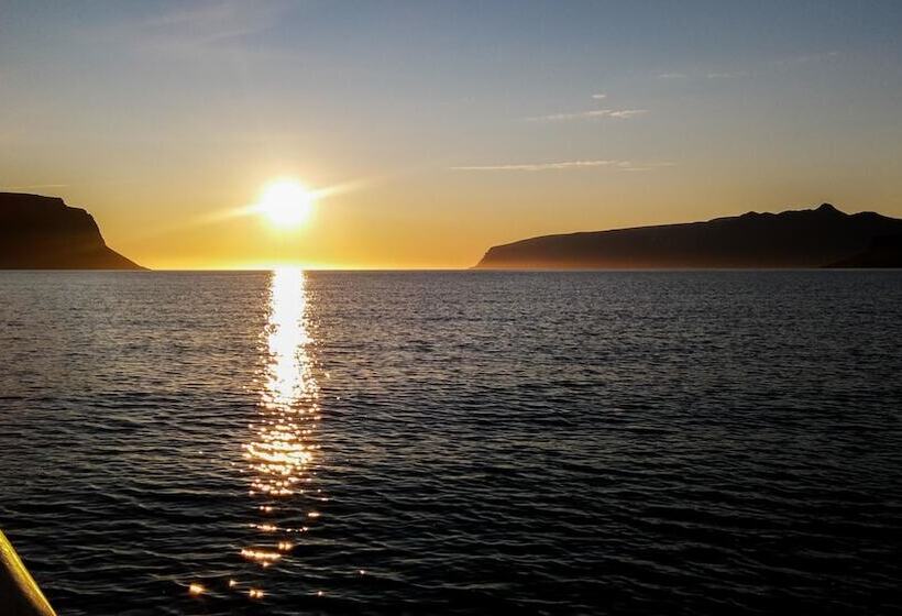 تختخواب و صبحانه Harbour Inn  Guesthouse