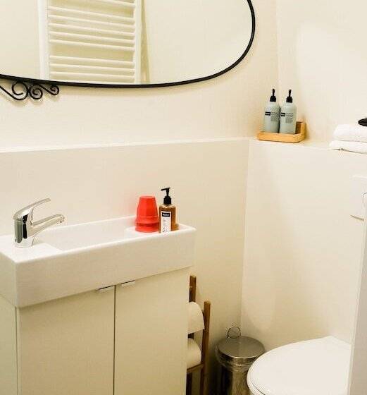 تختخواب و صبحانه Harbour Inn  Guesthouse