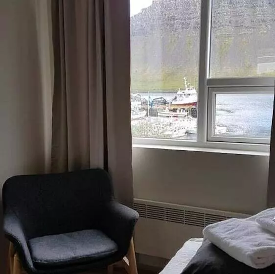تختخواب و صبحانه Harbour Inn  Guesthouse