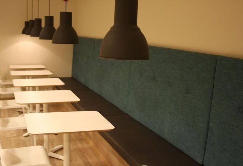 تختخواب و صبحانه Milk Factory