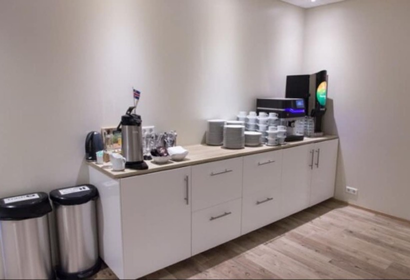 تختخواب و صبحانه Milk Factory