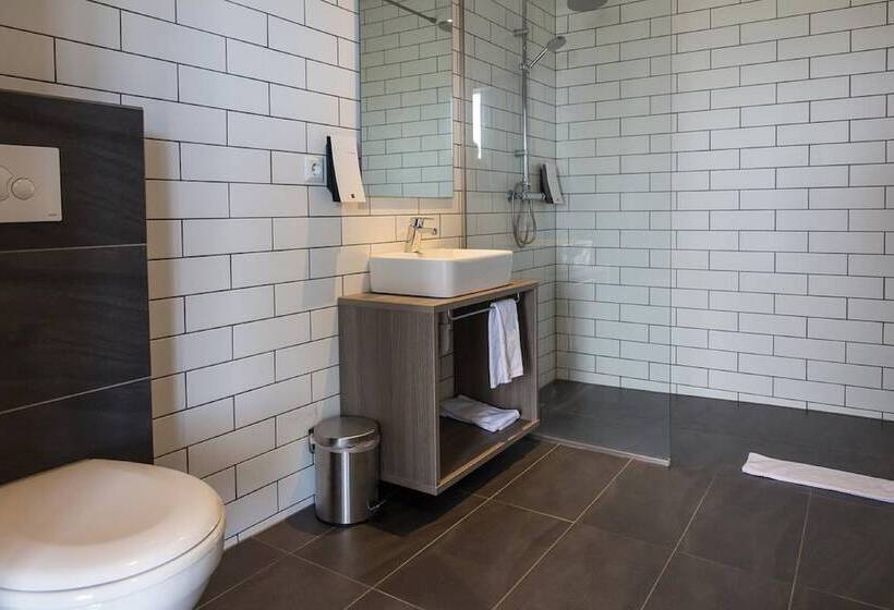 تختخواب و صبحانه Milk Factory