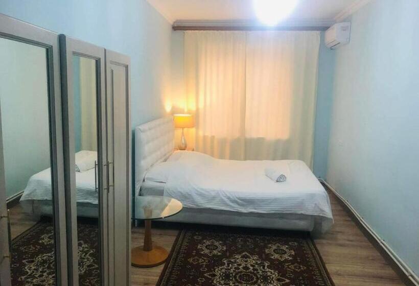 Center Hostel And Tours