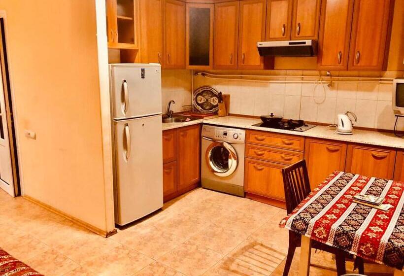 Center Hostel And Tours