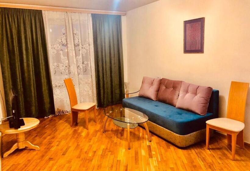 Center Hostel And Tours