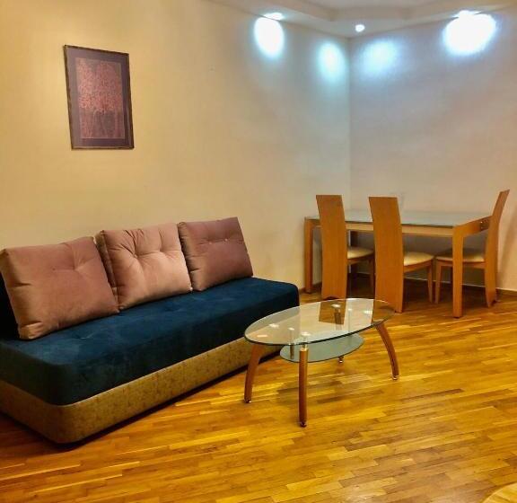 Center Hostel And Tours