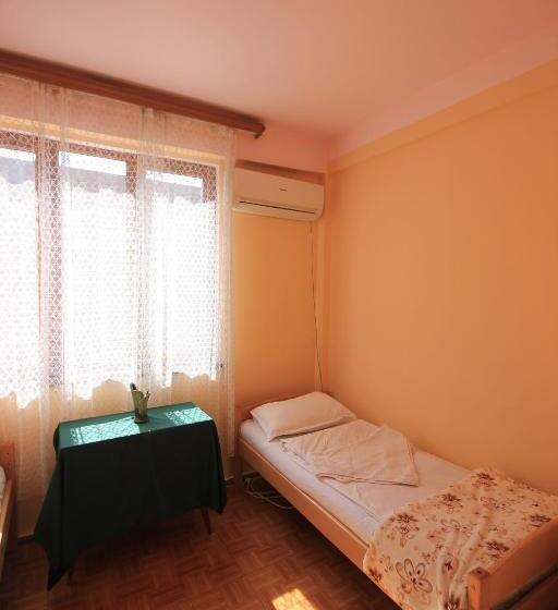 Center Hostel And Tours