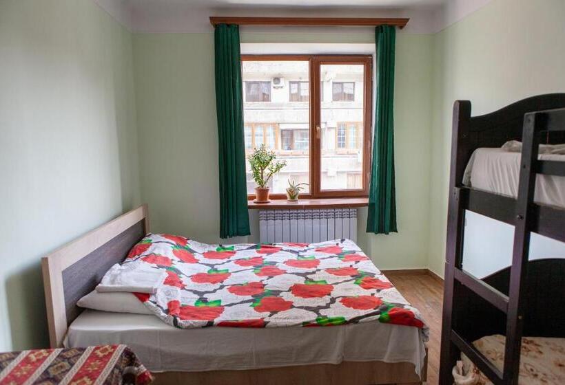 Center Hostel And Tours