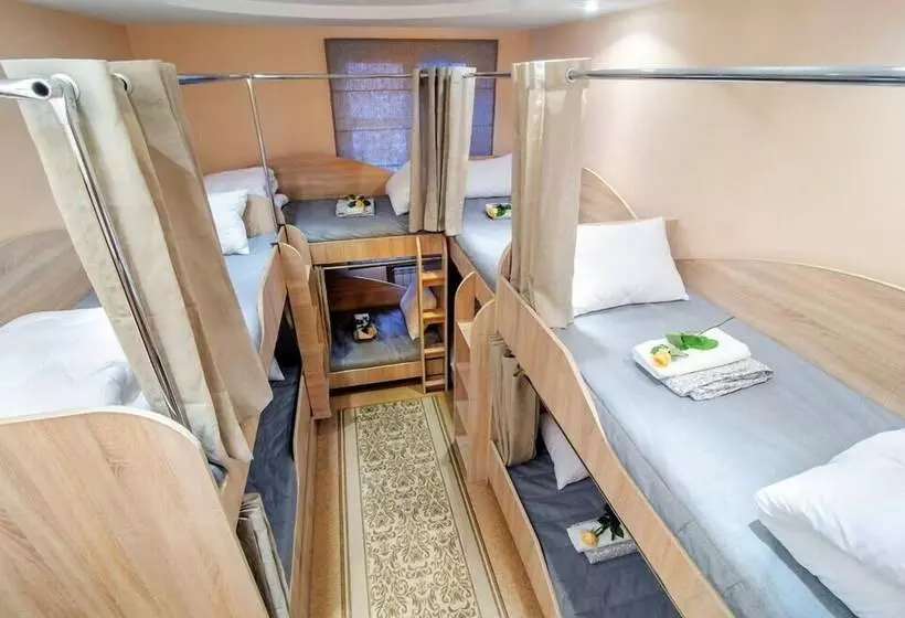 Hostel Platskart