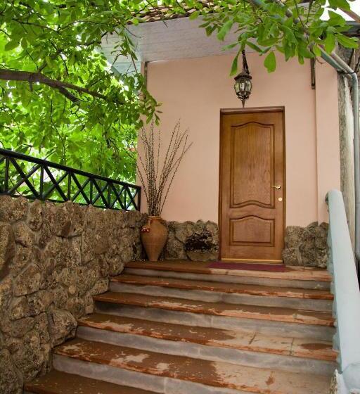 هتل Hin Yerevantsi