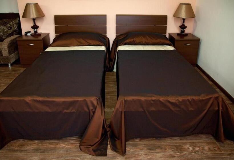 هتل Hin Yerevantsi