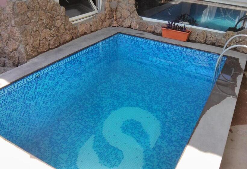 هتل Hin Yerevantsi