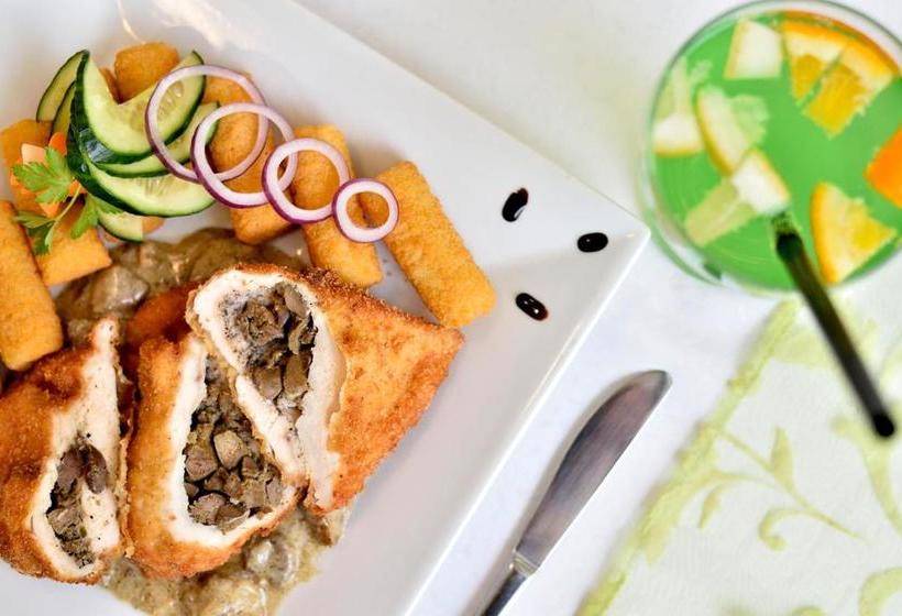 Отель Viktória Wellness