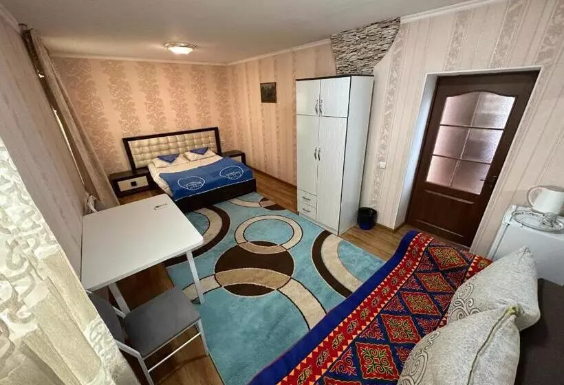 Tunduk Hostel