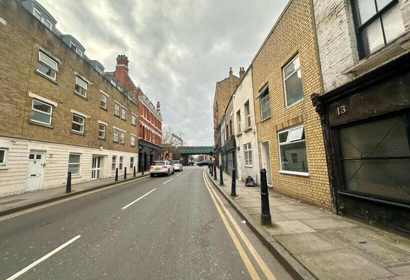 Pensión Bishops House R1