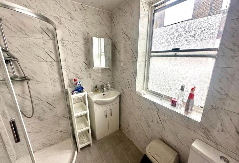 Pensión Bishops House R1