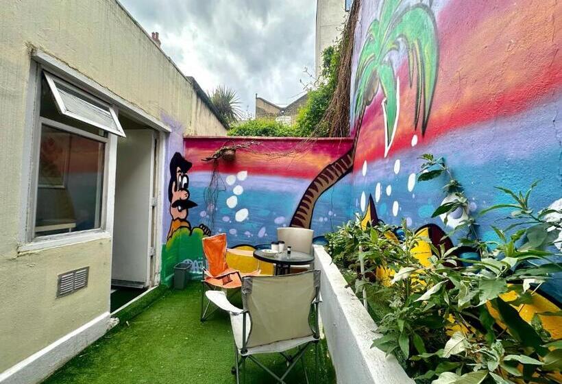 Pensión Bishops House R1