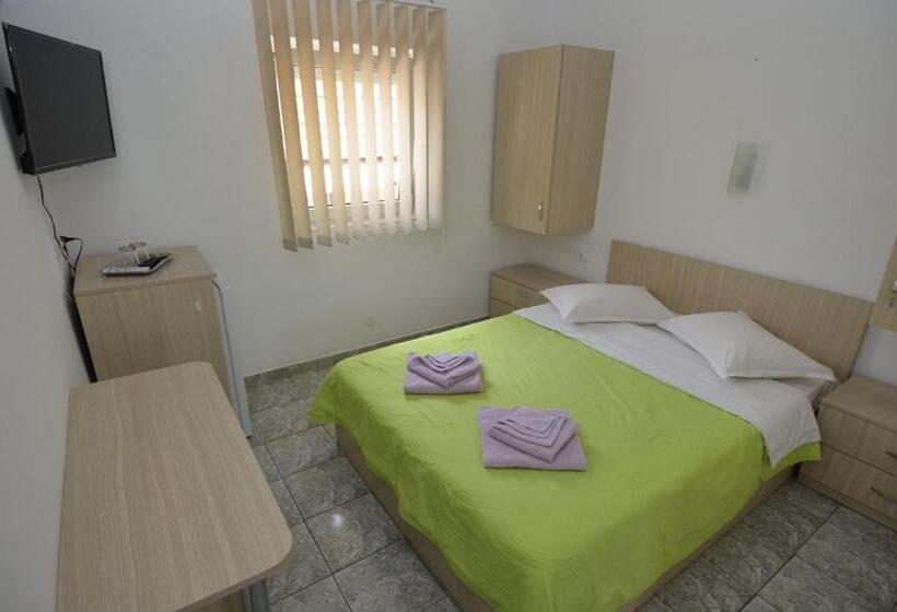 پانسیون Vila Rara