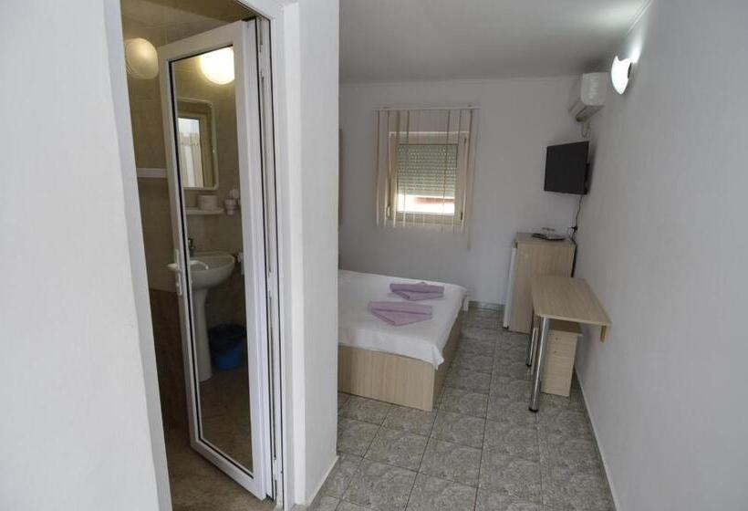 پانسیون Vila Rara