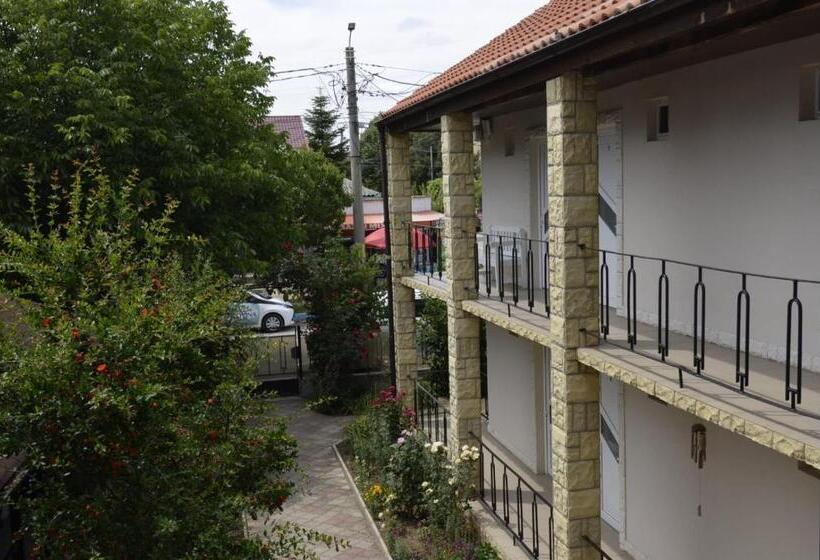 پانسیون Vila Rara