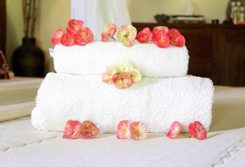 ベッドアンドブレックファースト Lullaby Bungalows