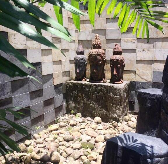 ベッドアンドブレックファースト Lullaby Bungalows