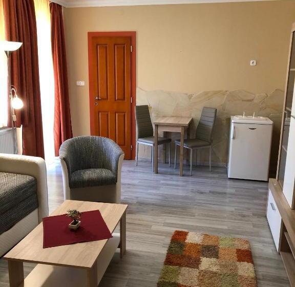 تختخواب و صبحانه Major Panzió és étterem