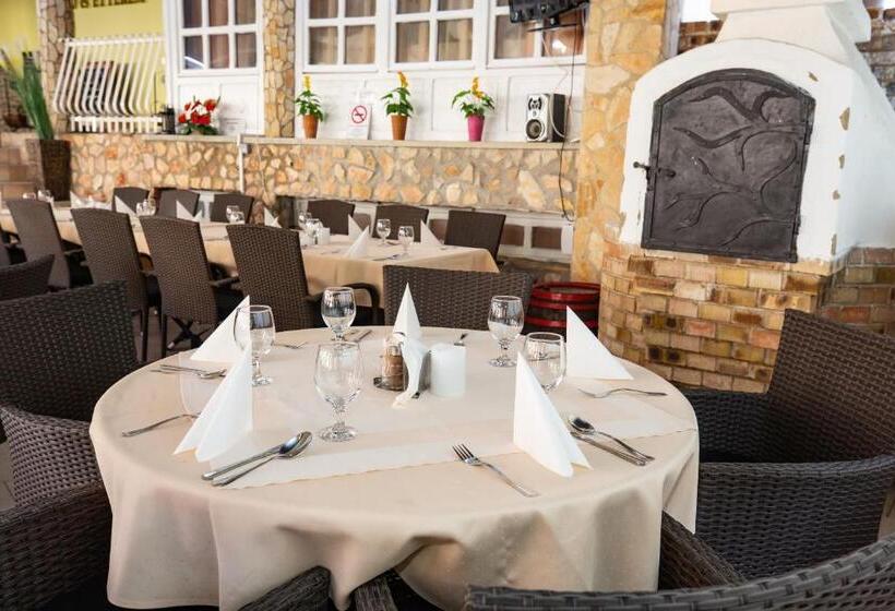 تختخواب و صبحانه Major Panzió és étterem