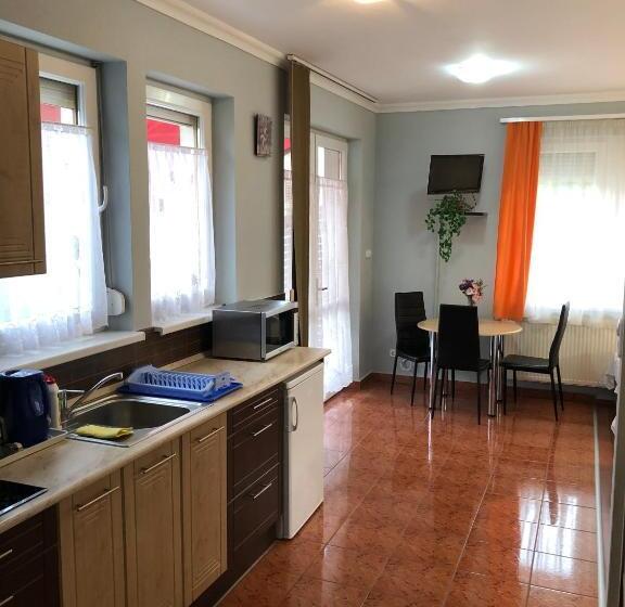 تختخواب و صبحانه Major Panzió és étterem