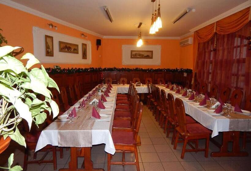 تختخواب و صبحانه Major Panzió és étterem