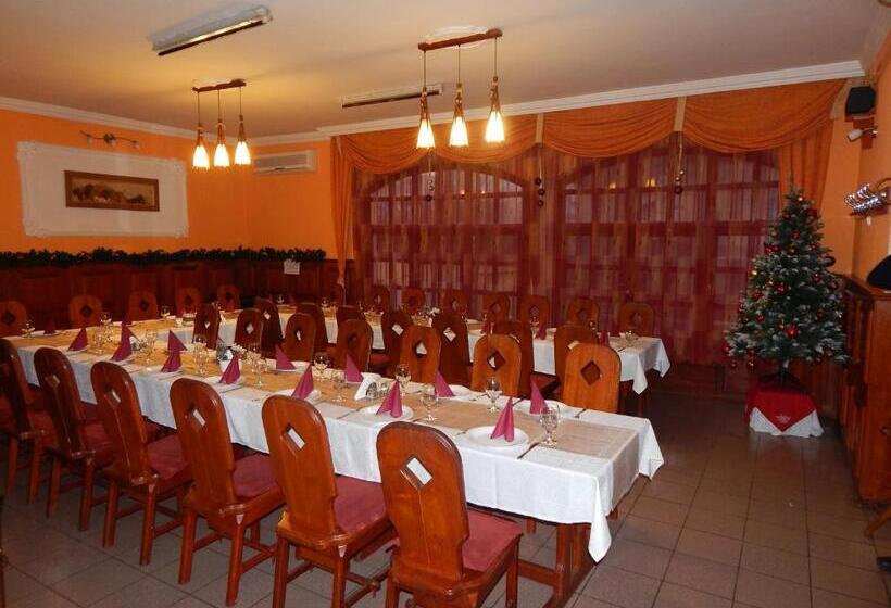 تختخواب و صبحانه Major Panzió és étterem