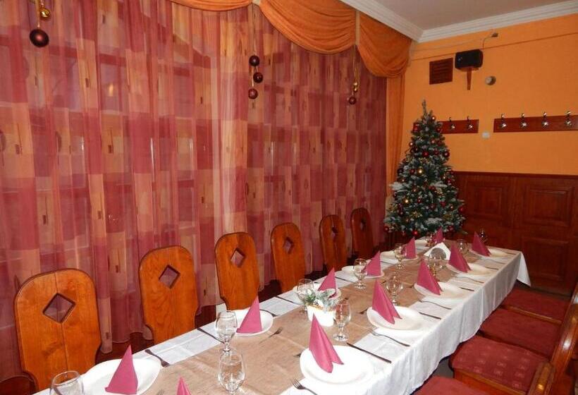 تختخواب و صبحانه Major Panzió és étterem