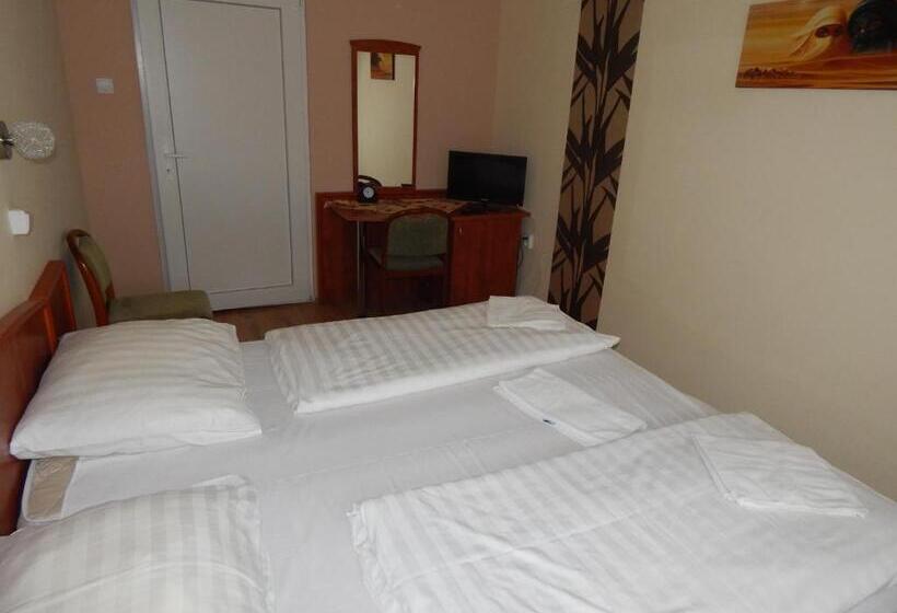 تختخواب و صبحانه Major Panzió és étterem