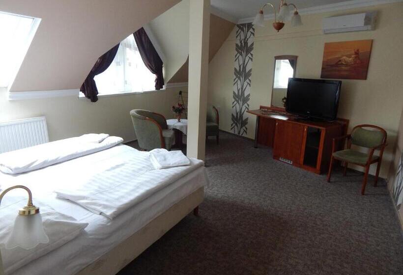 تختخواب و صبحانه Major Panzió és étterem