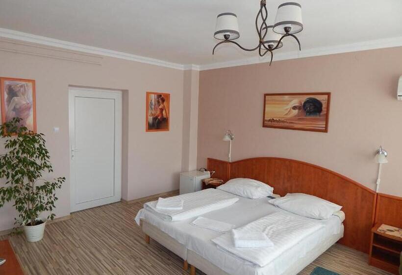 تختخواب و صبحانه Major Panzió és étterem