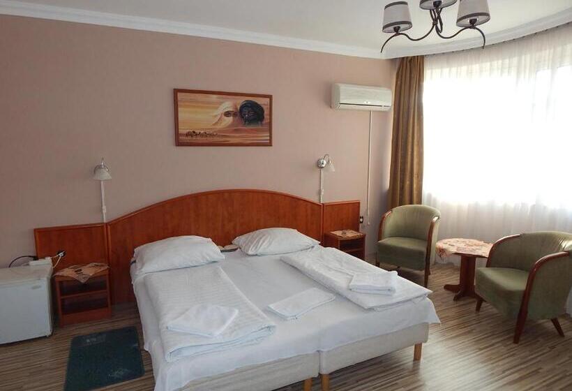 تختخواب و صبحانه Major Panzió és étterem