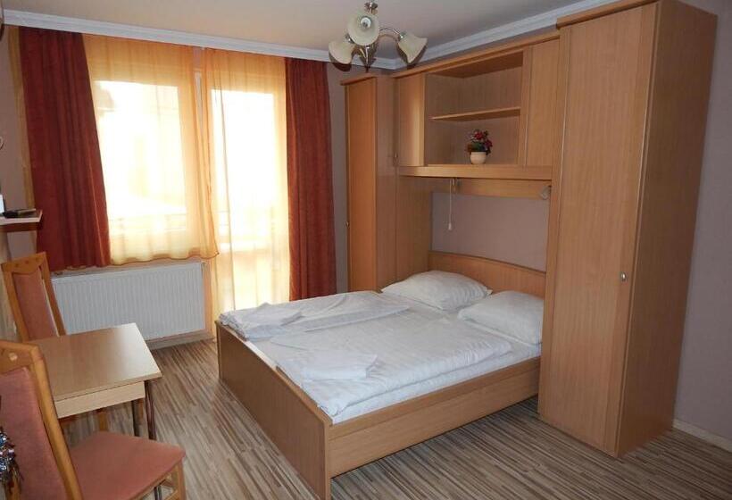 تختخواب و صبحانه Major Panzió és étterem