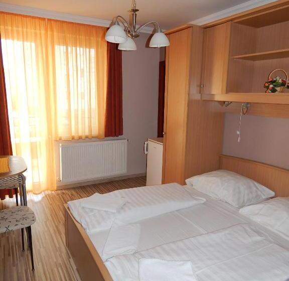 تختخواب و صبحانه Major Panzió és étterem