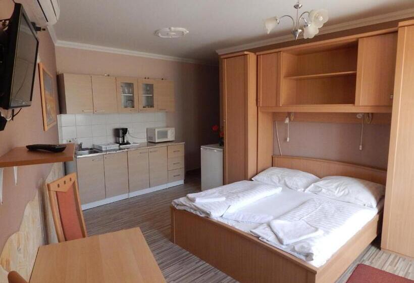 تختخواب و صبحانه Major Panzió és étterem