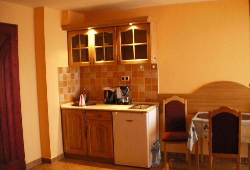 مبيت وإفطار Mediterrán Apartmanok Harkány