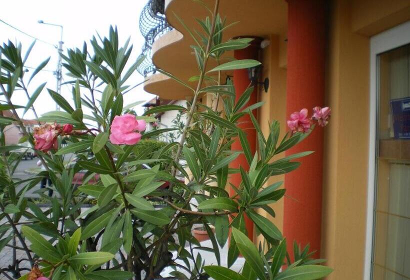 مبيت وإفطار Mediterrán Apartmanok Harkány