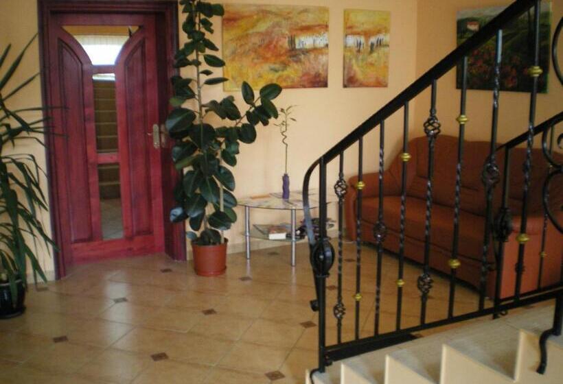 مبيت وإفطار Mediterrán Apartmanok Harkány