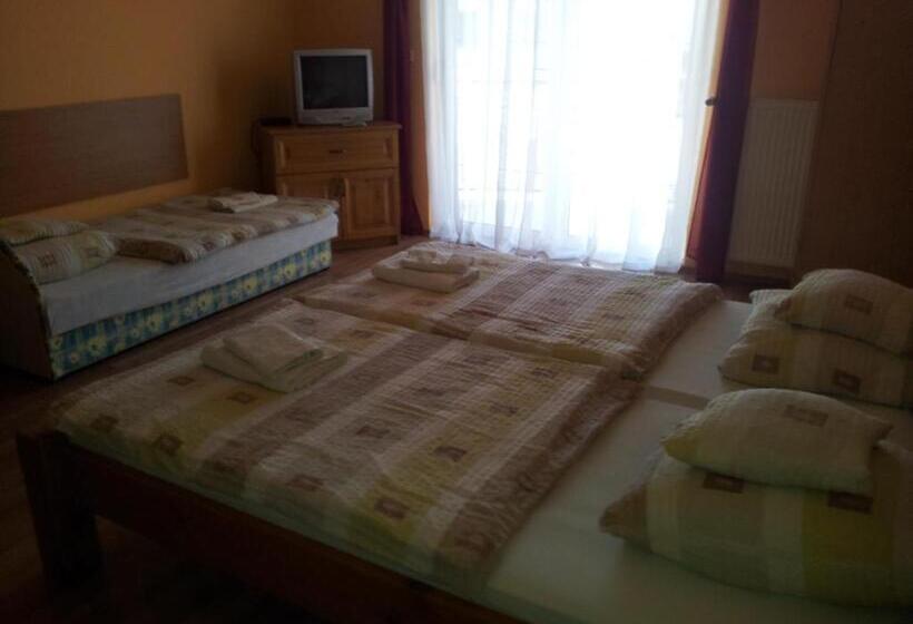 مبيت وإفطار Mediterrán Apartmanok Harkány