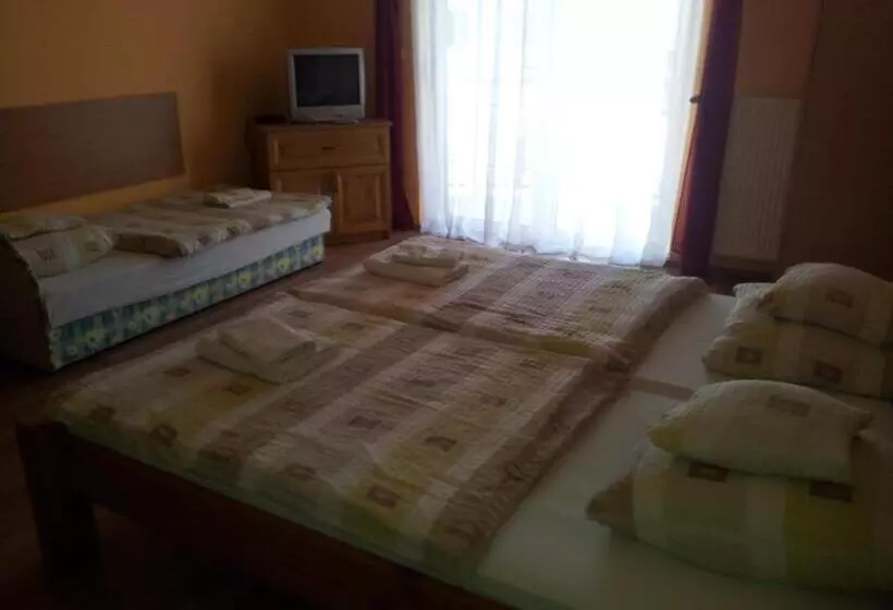 تختخواب و صبحانه Mediterrán Apartmanok Harkány