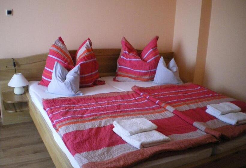 مبيت وإفطار Mediterrán Apartmanok Harkány